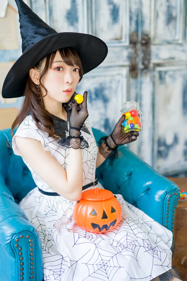 insert image of voice actor halloween outfits - Yuka Nishio