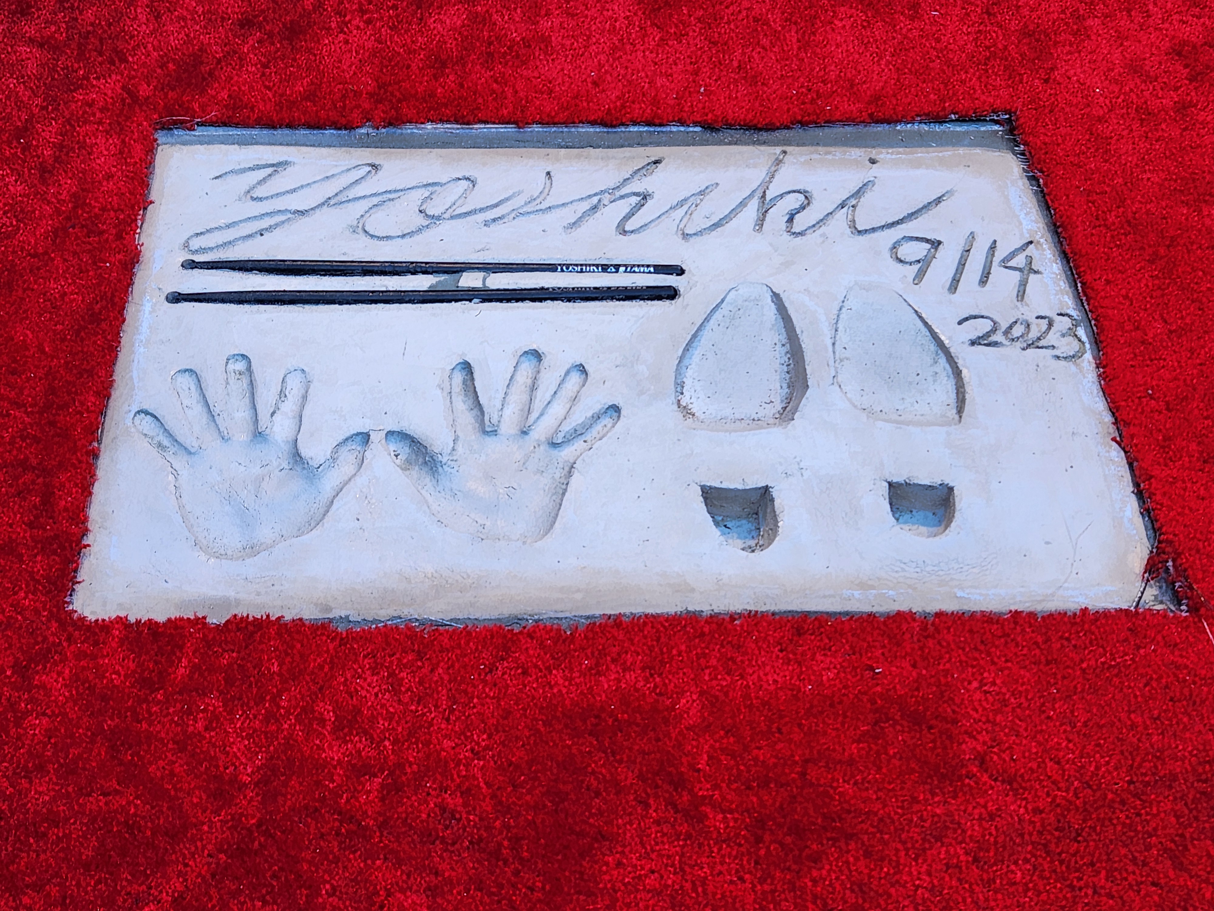 YOSHIKI's hand and foot print